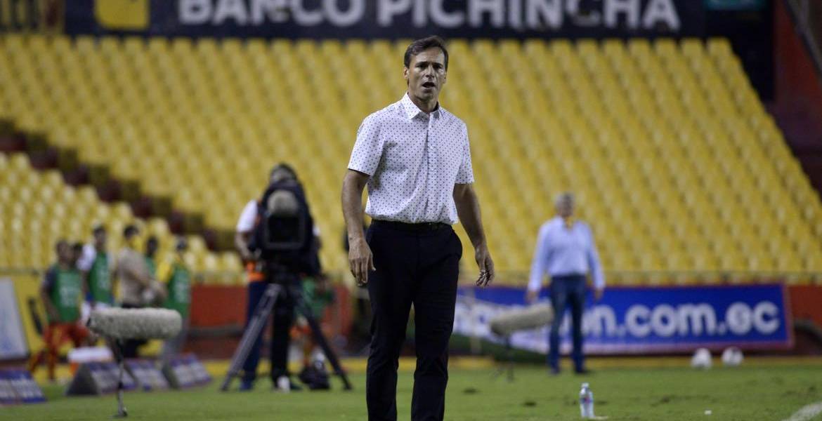 Fabián Bustos es nuevo director técnico de Santos FC
