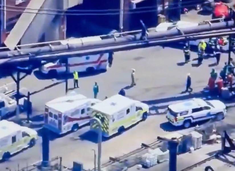 Equipos de emergencia en el lugar de la explosión en Pensilvania, EE. UU.