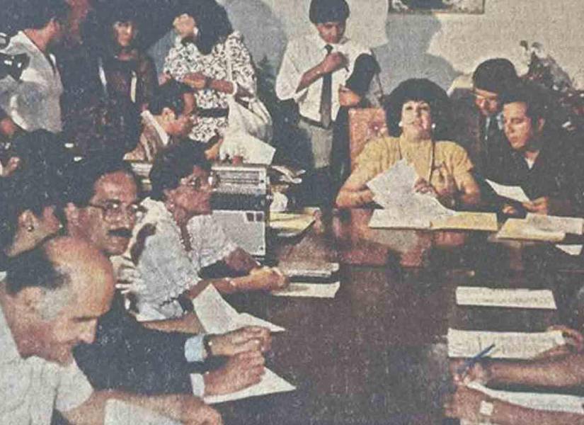 Elsa Bucaram Ortiz junto al cuerpo edilicio en funciones durante 1988