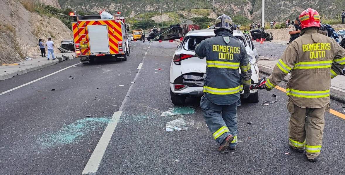 El testimonio del chofer del tráiler que causó la muerte de tres personas en Quito, contado por un médico que lo rescató