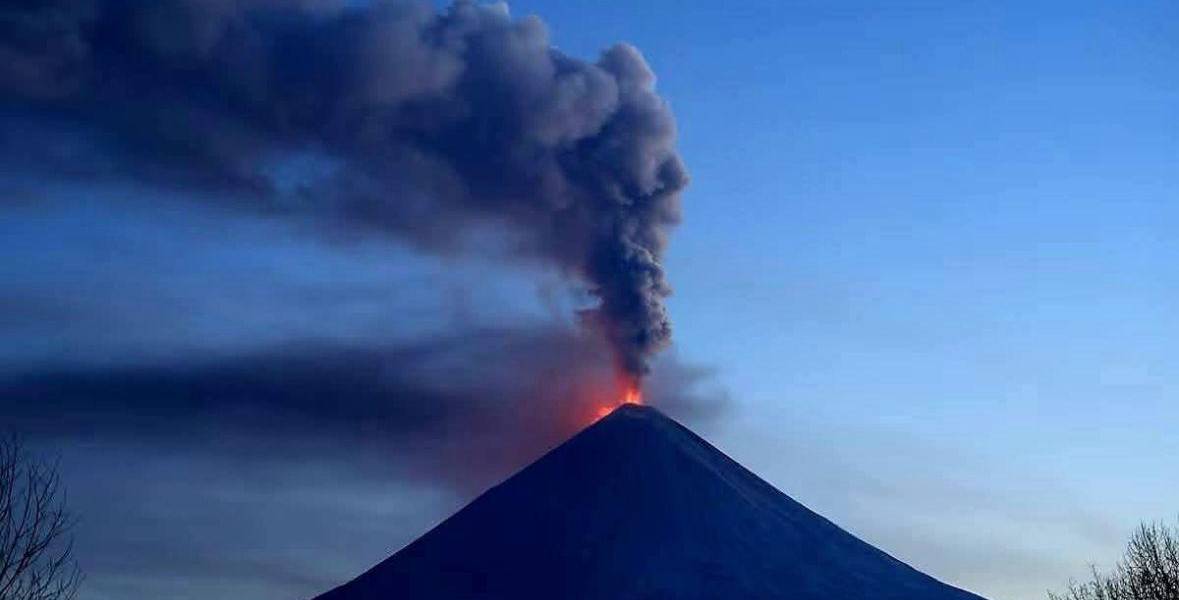 Rusia: Entra en erupción el volcán Kliuchevskói tras potente terremoto