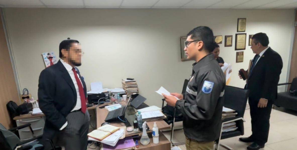 Un juez de Guayaquil fue detenido por presunto prevaricato: habría modificado sentencias sin sustento