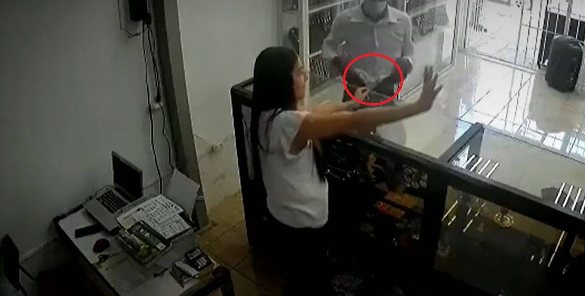 VIDEO: Captan violento robo en una joyería de Portoviejo