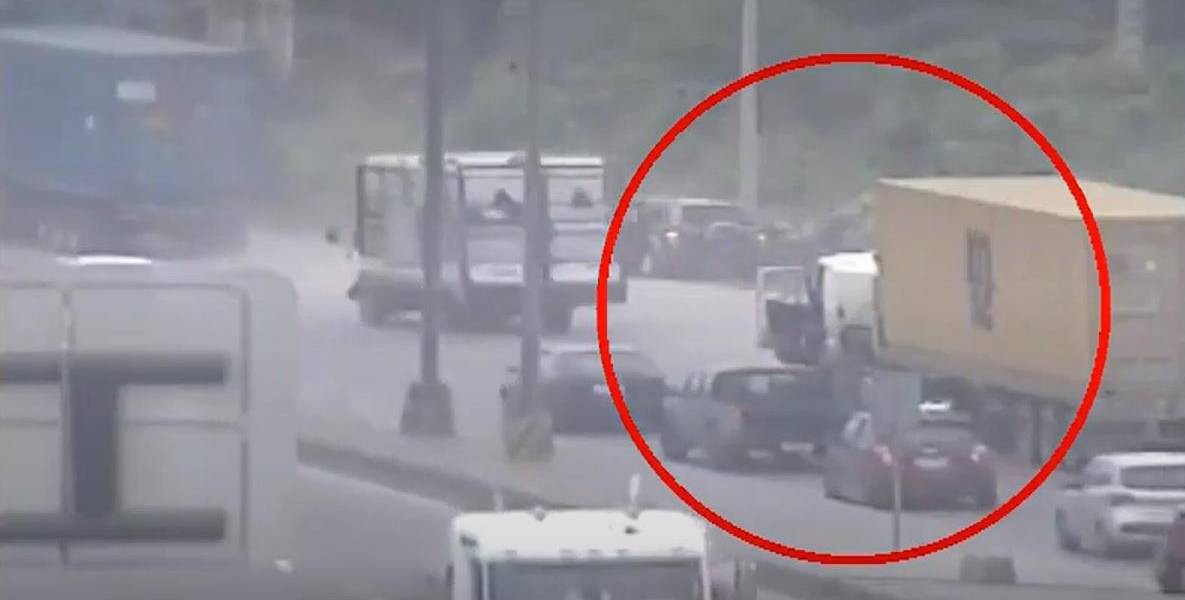 Guayaquil: Sujetos se suben a un tráiler y amedrentan a su conductor en la vía Perimetral