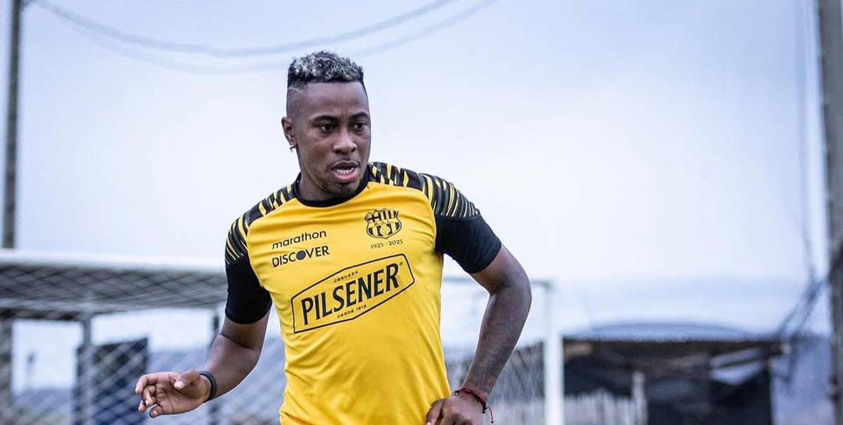 Bryan Carabalí: “Soñé con lanzarle un centro a Felipe Caicedo y ojalá pase en Barcelona SC”