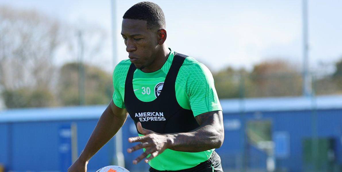 Pervis Estupiñán volvió a los entrenamientos del Brighton