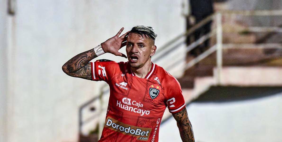 Carlos Garcés anota doblete en triunfo del Cienciano de Perú