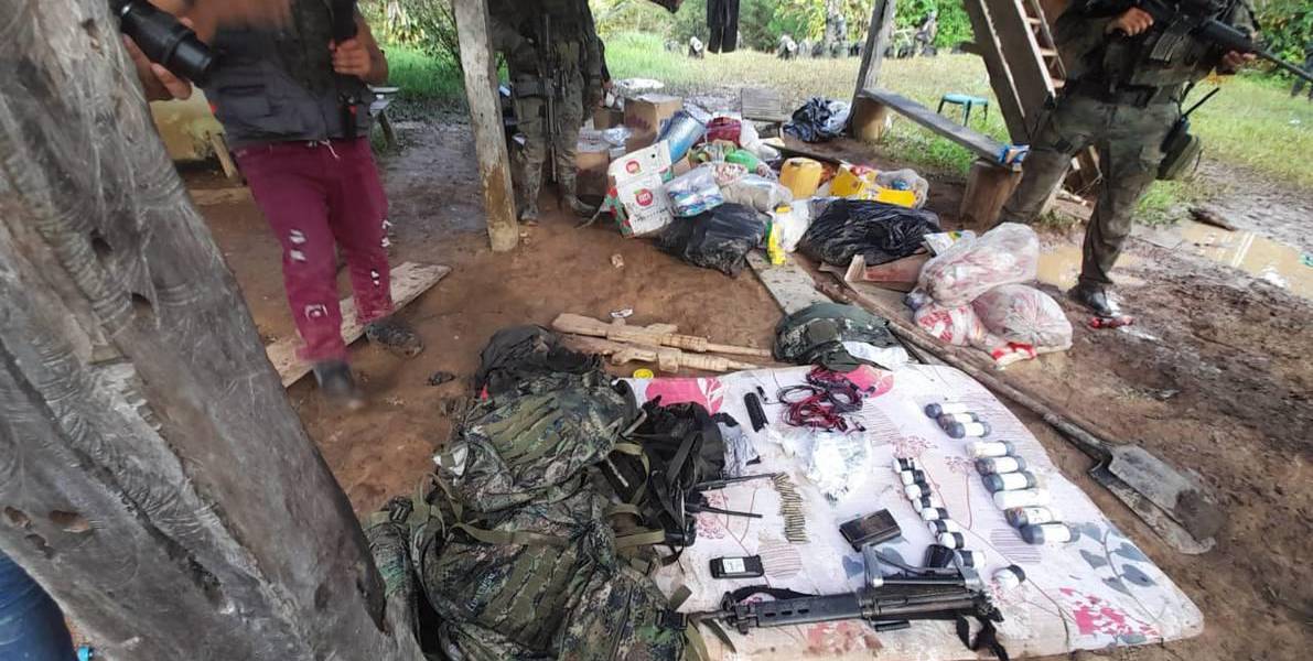 Militares descubren una base de descanso clandestina en la frontera con Colombia