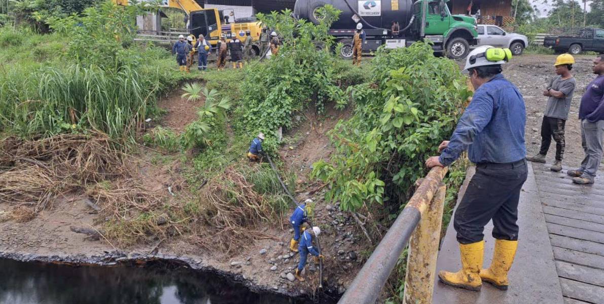 Esmeraldas | Petroecuador mantiene activo el plan de contingencia por rotura de tubería de poliducto