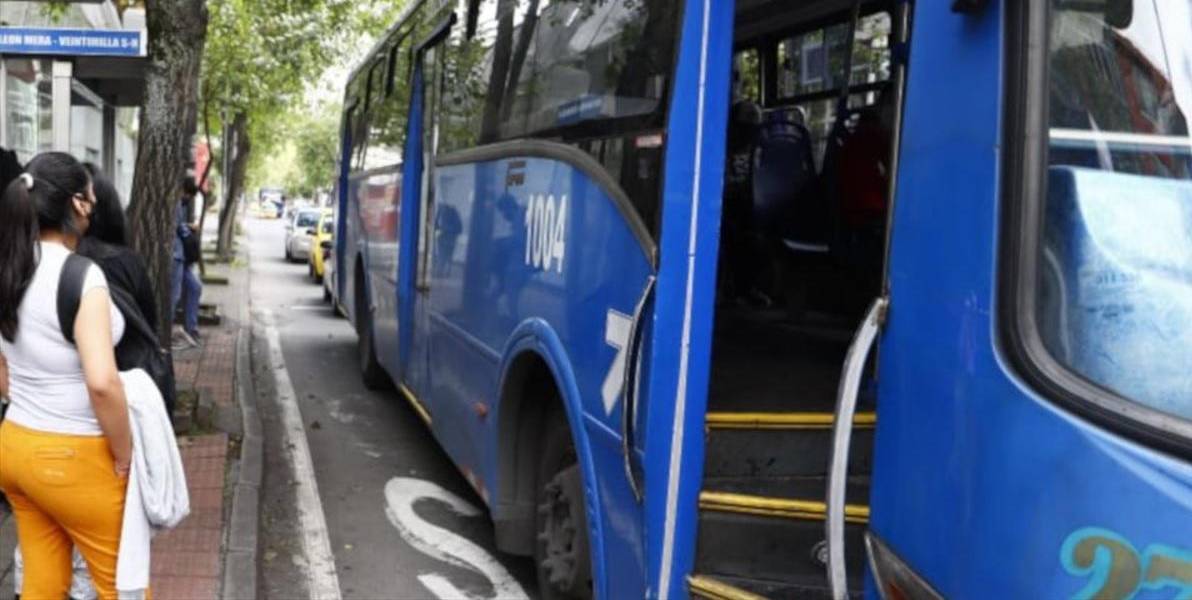 Transportistas urbanos de Quito aseguran que ya no pueden operar sus unidades