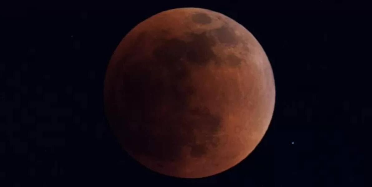 Superluna de sangre: así se vio el rarísimo fenómeno que tiñó a la Luna de rojo