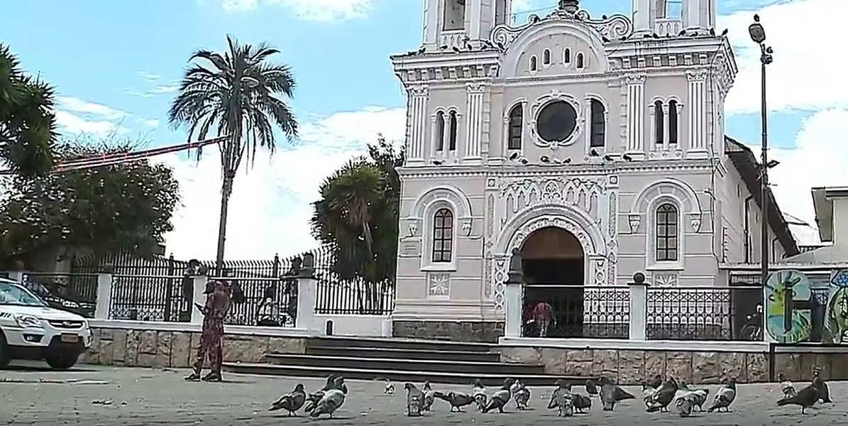 Delincuentes golpearon al sacerdote de Calderón para robarle al interior de la iglesia