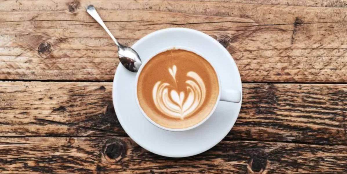 ¿Qué es más saludable, el café descafeinado o los lattes de maca y cúrcuma?