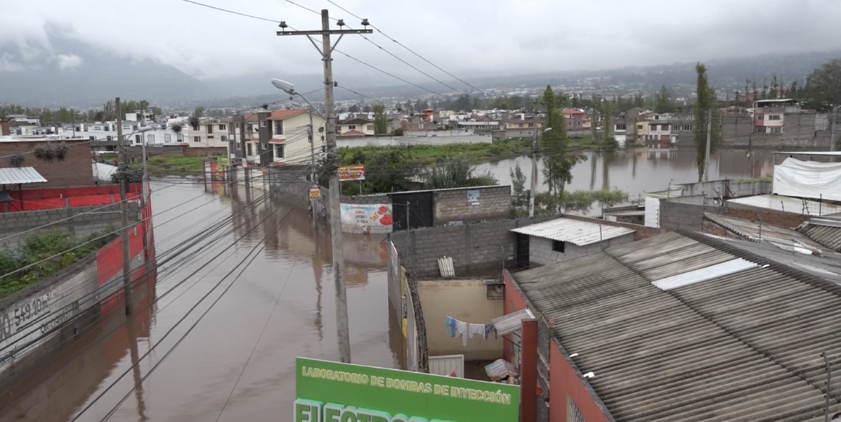 Lluvia intensa y colapso de alcantarillas inundan Ibarra