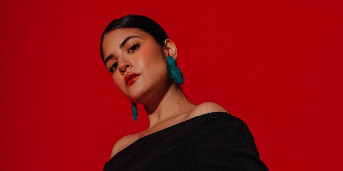 Brenda, la ecuatoriana que fusiona géneros de la Sierra y la Costa en su música