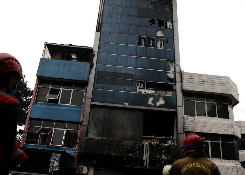 Indonesia: al menos 22 muertos por incendio en edificio de Yakarta.