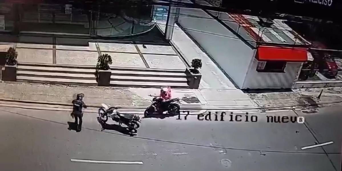 Quito | Motociclista disfrazado de repartidor dispara contra policía