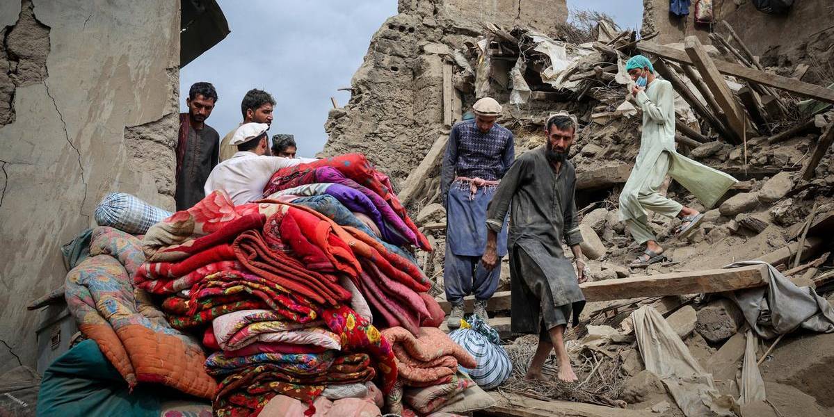 Mujeres y niñas no reciben atención médica tras el terremoto en Afganistán