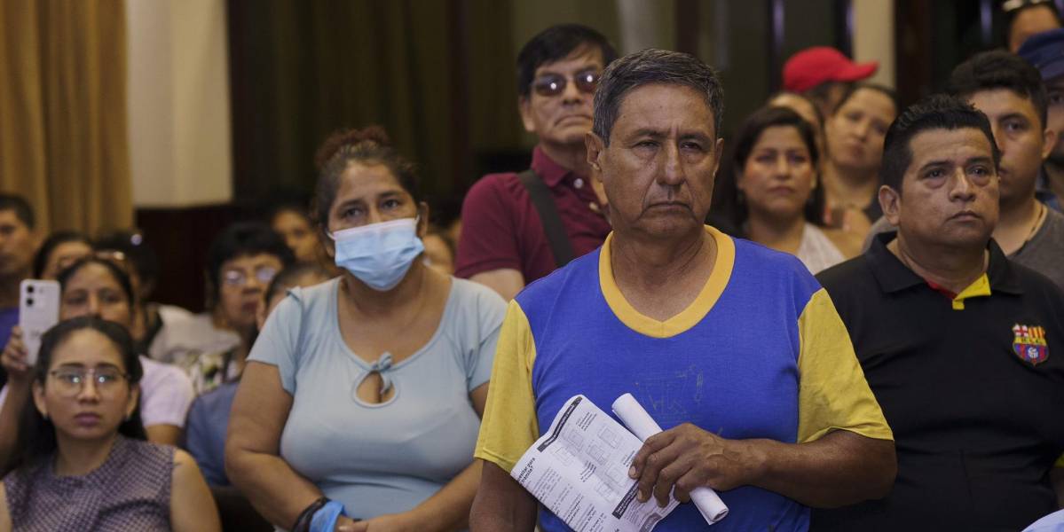 ¿Dónde y cuándo puedo obtener información para regularizar los predios en Guayaquil?