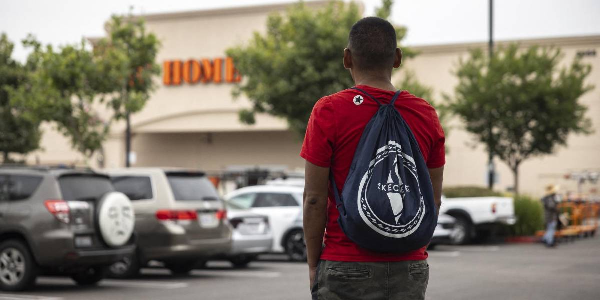 Si salgo, me arrestan. Si me escondo, no como: latinos buscan trabajo en EE. UU. con temor a redadas migratorias