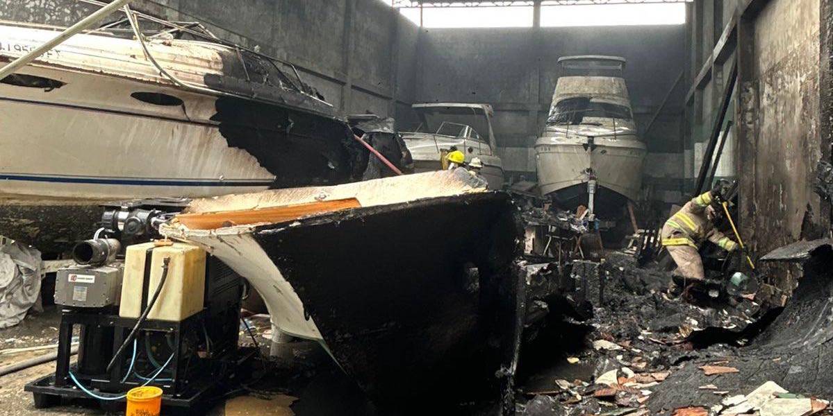 Camioneta y taller naval ardieron en una mañana de incendios en Guayaquil