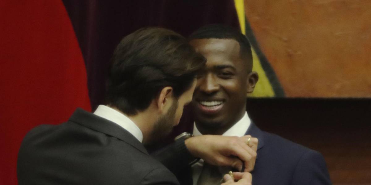 Willian Pacho fue condecorado por la Asamblea Nacional con el premio Vicente Rocafuerte