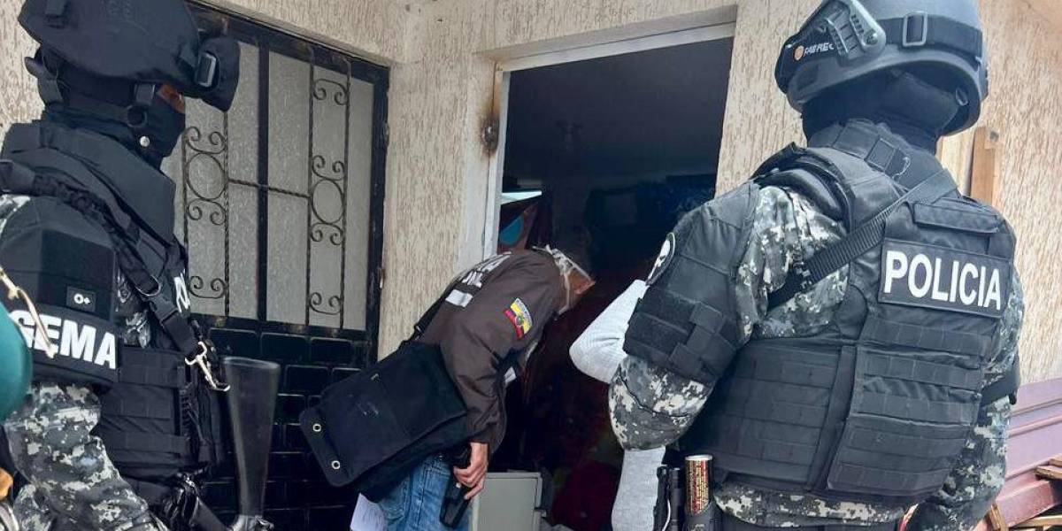 La Policía detiene a nueve personas por presunto tráfico de drogas en Riobamba