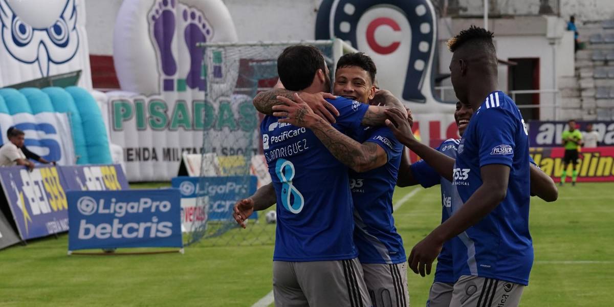 Emelec derrota 3-1 al Macará en Ambato