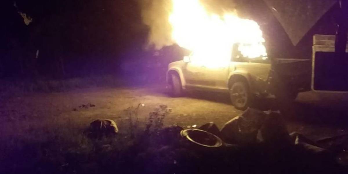Patrullero de la Policía fue quemado en Cuenca durante las movilizaciones