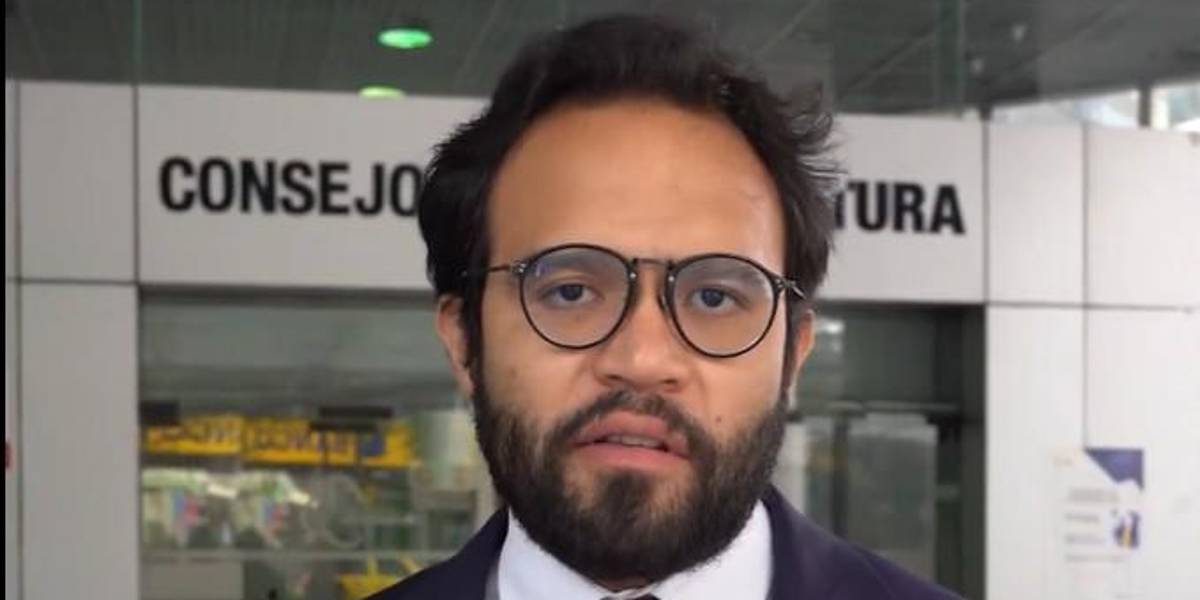 El presidente del IESS denuncia el uso de certificados falsos de VIH para evadir la justicia