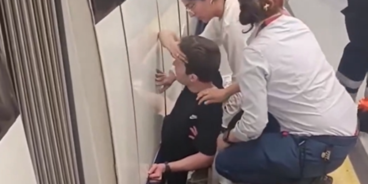 Joven atrapado entre el andén y el metro en Madrid fue rescatado ileso tras angustiosos minutos