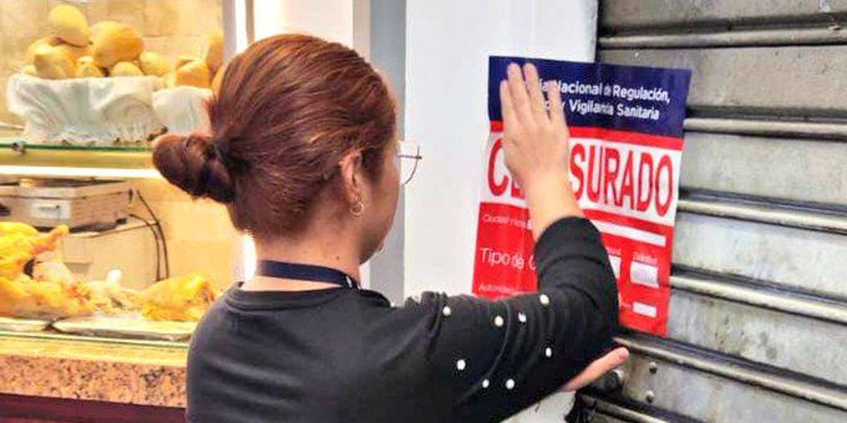 Arcsa clausura un local de comida en donde se encontró una babosa en un pedido, en Guayaquil