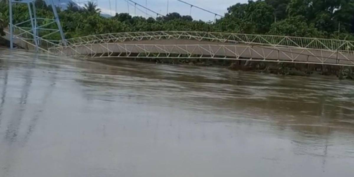 Guayas: Puente que une Yaguachi y Durán se desplomó