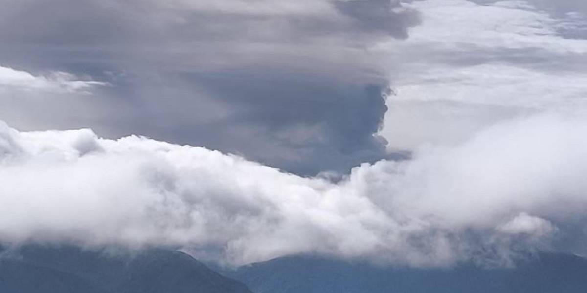El Instituto Geofísico alerta sobre caída de ceniza del volcán Sangay