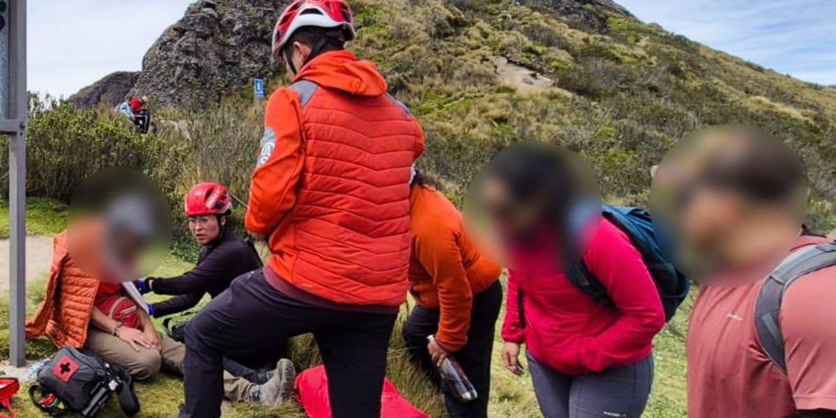 Quito: Turista australiano es rescatado por los bomberos luego de caer en el Rucu Pichincha