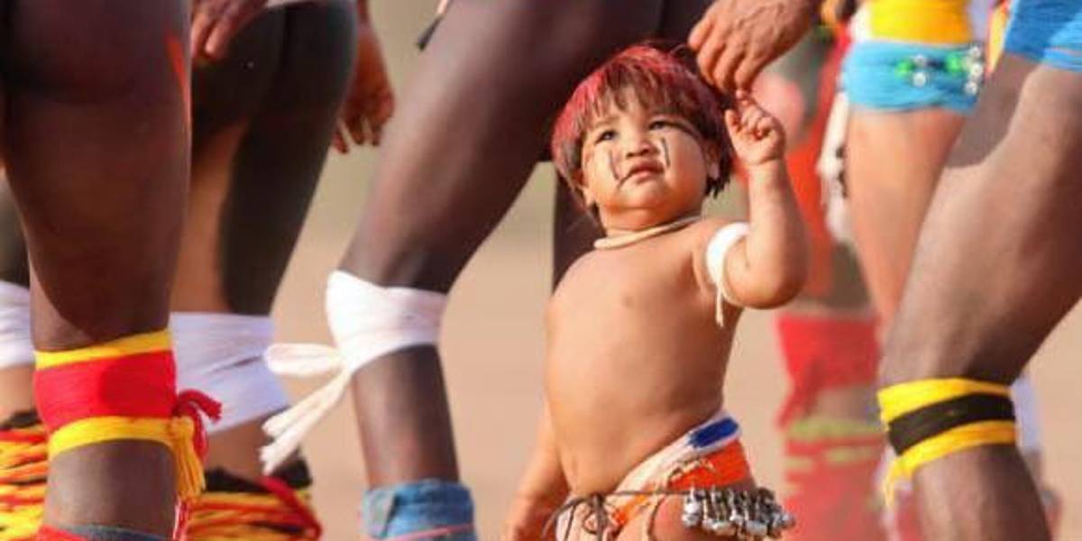 Brasil: Walama Aris, el niño indígena que baila en ritual fúnebre