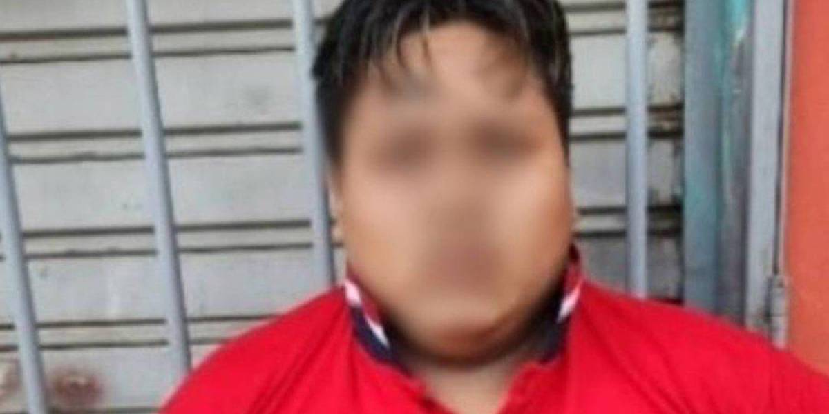 Policía captura a un hombre por secuestrar y colocar explosivos al empleado de una joyería en Guayaquil