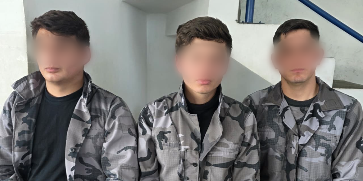 Tres policías son procesados por intentar ingresar 13 celulares a la cárcel de Cotopaxi