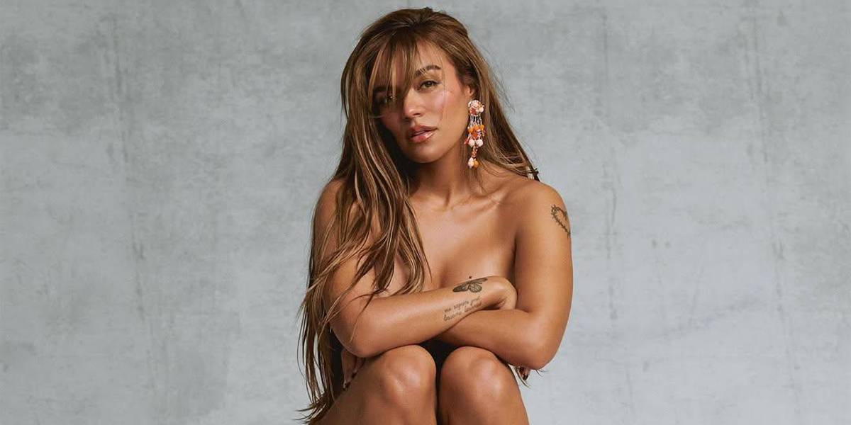 Karol G se desnuda para promocionar su nueva canción Latina Foreva