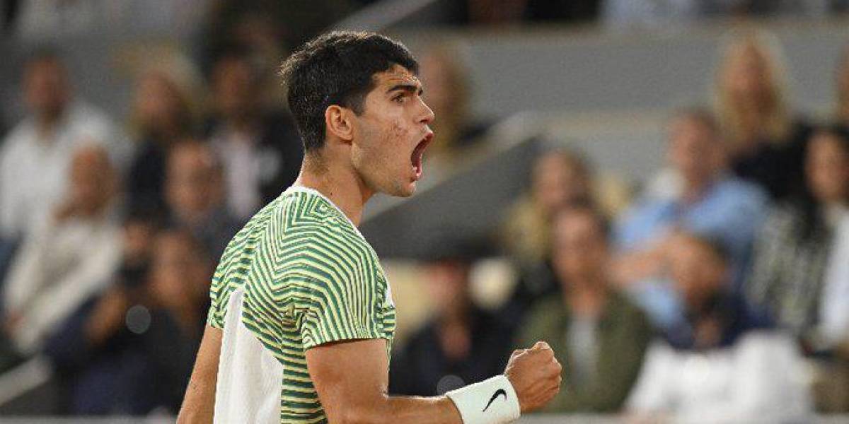 Roland Garros: Alcaraz derrota a Tsitsipas y jugará contra Djokovic en semifinales