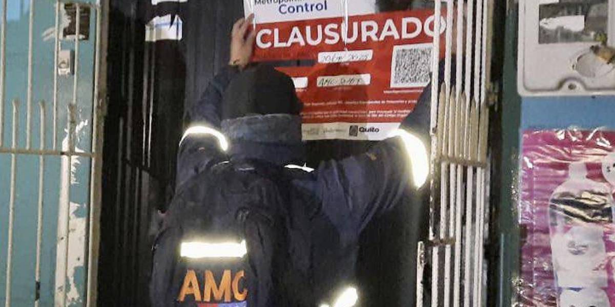 La AMC clausuró una licorería clandestina en La Ecuatoriana, con 1 000 litros de licor sin registro sanitario