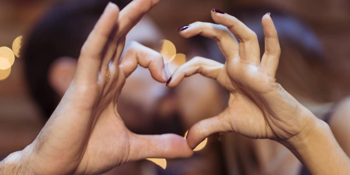 Cómo han cambiado el lenguaje del amor y los códigos no verbales para atraer a una posible pareja