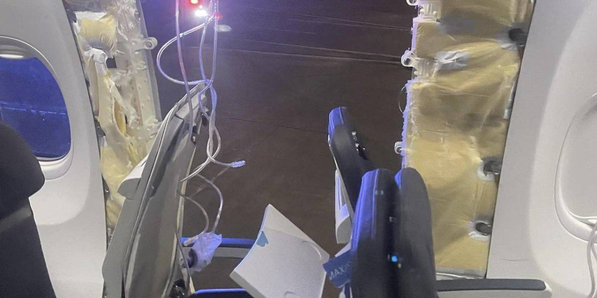 Video | Un Boeing 737-9 de Alaska Airlines perdió una ventana en pleno vuelo