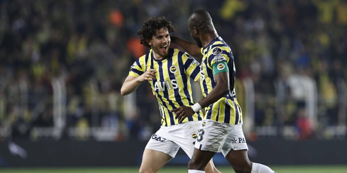 Enner Valencia marcó el gol del triunfo del Fenerbahce ante el Antalyaspor