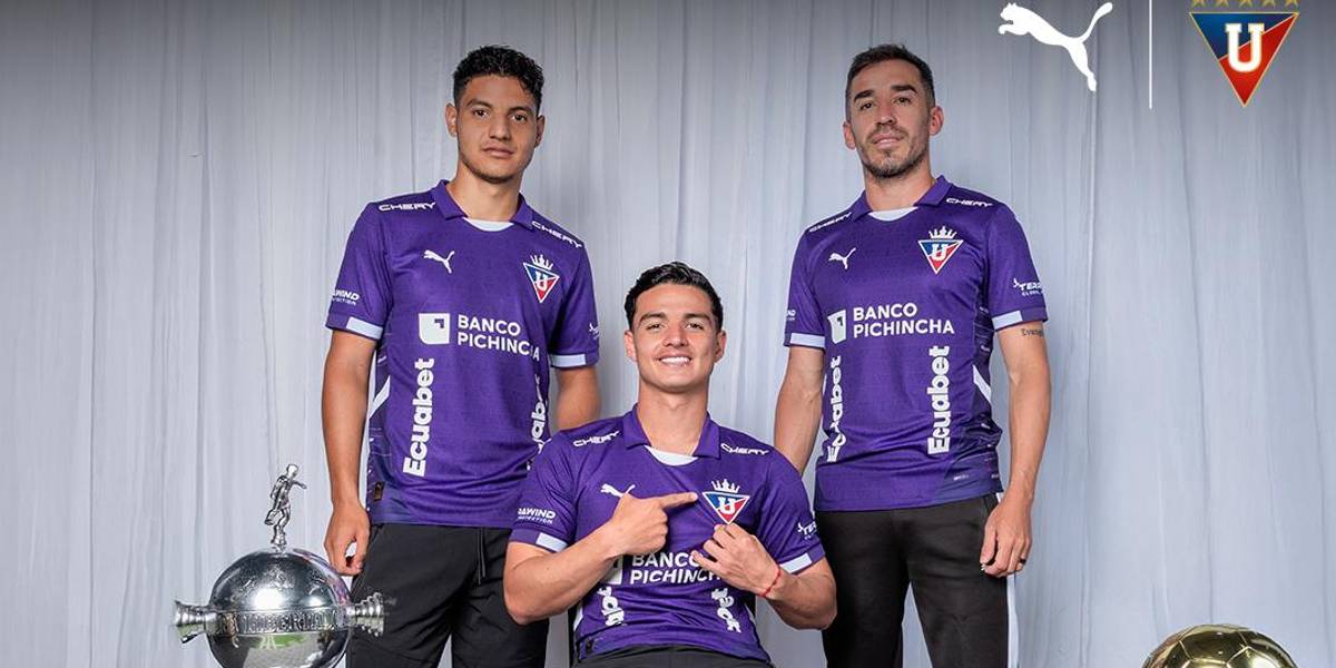 Liga de Quito presentó su nueva camiseta conmemorativa por los 17 años de la Copa Libertadores 2008