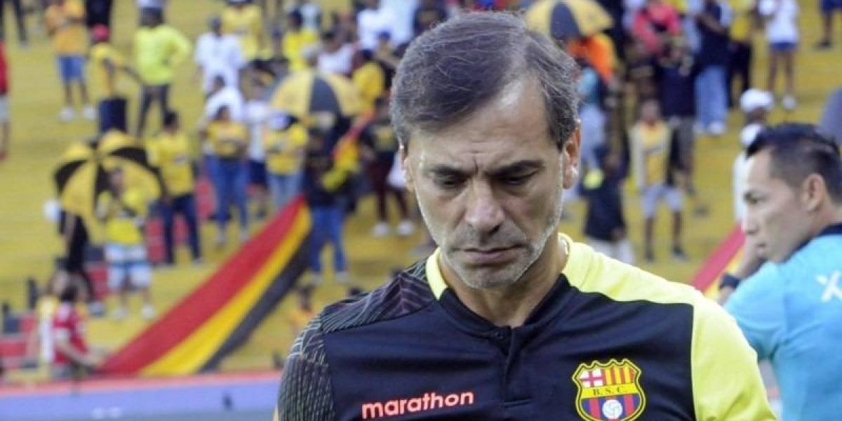 Fabián Bustos presenta su renuncia y deja Barcelona SC