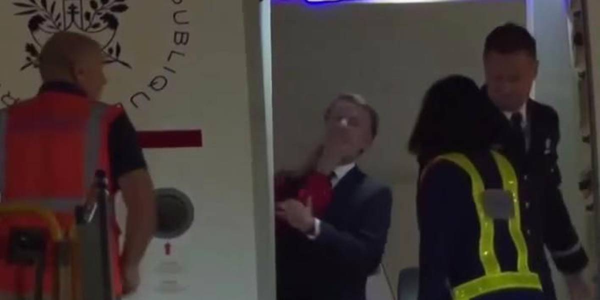 Emmanuel Macron: La bofetada viral fue solo una broma entre nosotros, deben calmarse