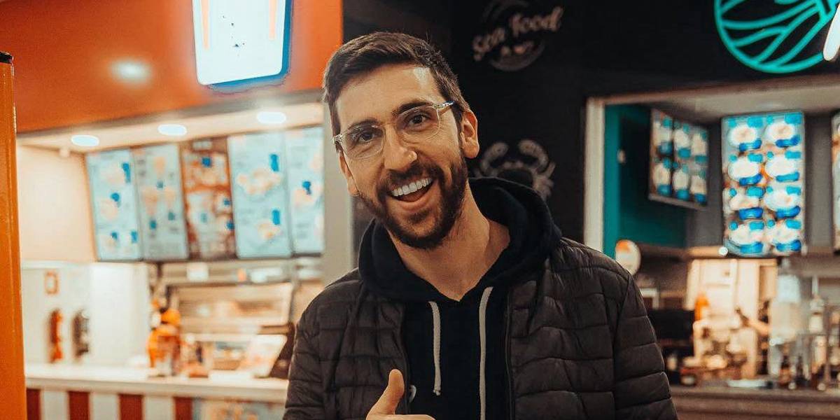 Nicholas Bell, influencer cuencano, sancionado por agresión en partido de básquet