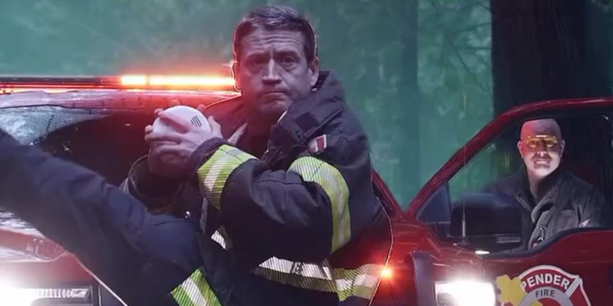 Bomberos de Canadá recrean una escena de la película de Crepúsculo
