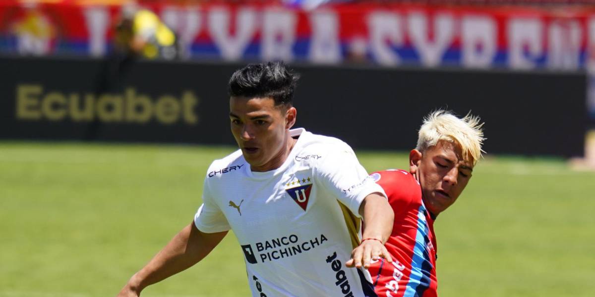 El asistente técnico de Liga de Quito criticó las decisiones del árbitro ante El Nacional